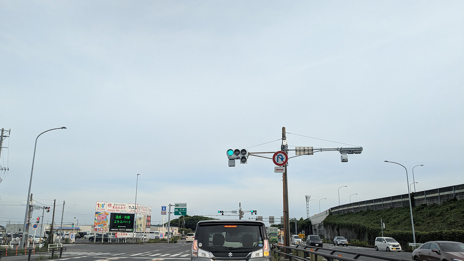 東海北陸自動車道・一宮木曽川IC入口手前の交差点大毛西の交差点